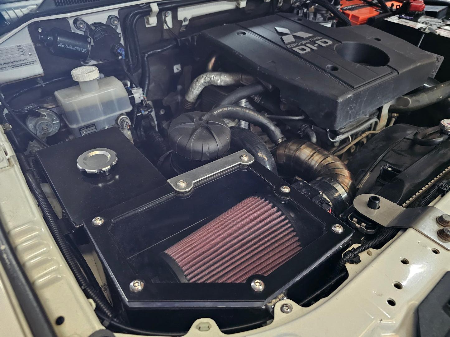 Mitsubishi Pajero Full Intake Kit With Washer Bottle
