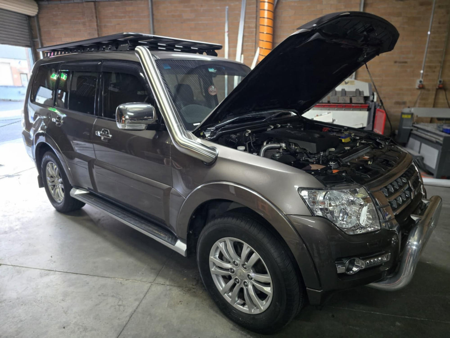 Mitsubishi Pajero Full Intake Kit With Washer Bottle 